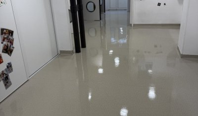 Décapage et pose d'émulsion dans une crèche à Andrezieux-Boutheon