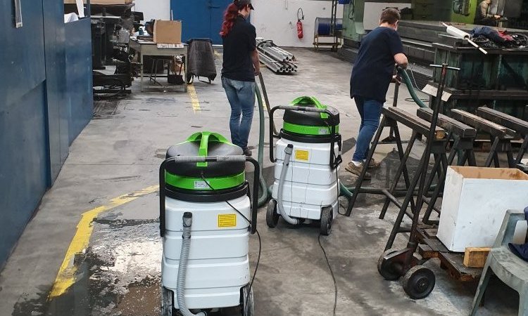 Décapage/ Remise en état d'un sol industriel dans une usine de mécanique à Saint-Etienne